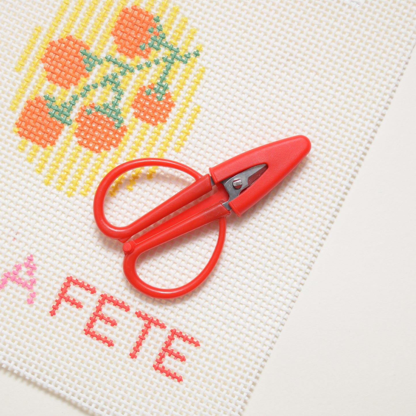 La Fete Needlepoint Mini Thread Cutting Scissors